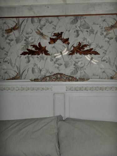 a bedroom with a wall with a floral wallpaper at Adrigole Bay Studio Apartment in Adrigole