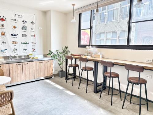 a bar in a restaurant with stools at Lin's House in Ch'ih-k'an-lou