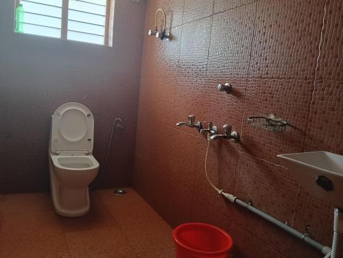 a bathroom with a toilet and a sink at Parthasarathy Home STay in Trivandrum