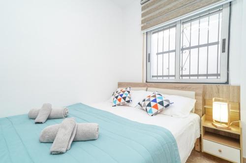 a bedroom with two beds and a window at 4-Bed Villa Sleeps 8 Pets Ok & 10 min to Beach in Los Alcázares