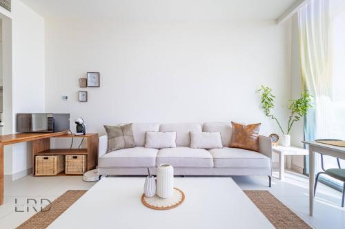 Modern & Vibrant 1BR Dubai Hills