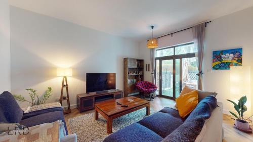 Private Garden Lake Views Fully Furnished