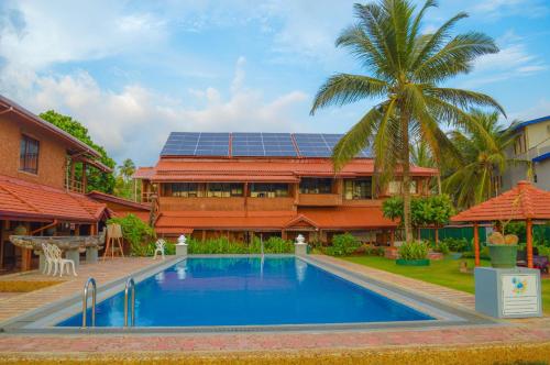 Bazén v ubytování Anjayu Villa - Ayurveda Beach Resort nebo v jeho okolí