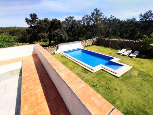an image of a swimming pool in a backyard at Quinta Azul in Loulé