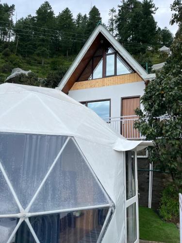 Budova, kde se the luxury tent nachází