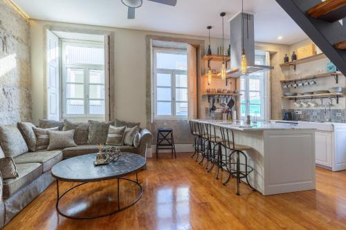 Stylish Downtown Porto Duplex 2BR Walk everywhere!
