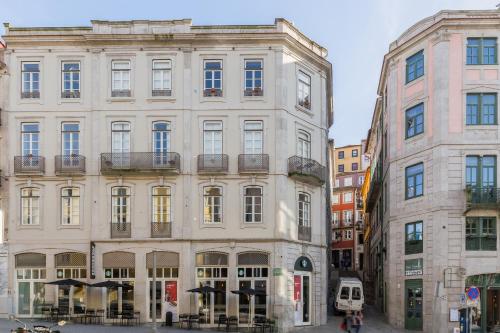 Stylish Downtown Porto Duplex 2BR Walk everywhere!