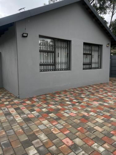 El edificio en el que está la casa de huéspedes