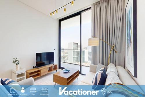 Chic 2 Bed l Private Pool l Close to Circle Mall
