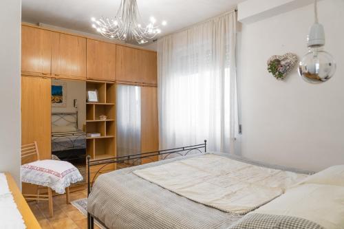 a bedroom with a bed and a chair in a room at La Casa nel Verde in Arco