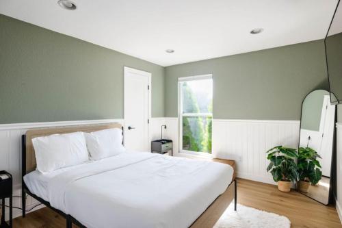 Ένα ή περισσότερα κρεβάτια σε δωμάτιο στο 5 Star Retreat With A Gym And APrivate Office