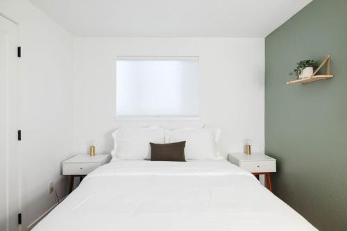 Ένα ή περισσότερα κρεβάτια σε δωμάτιο στο 5 Star Retreat With A Gym And APrivate Office