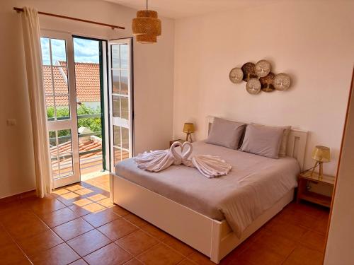 Postel nebo postele na pokoji v ubytování Oliveira's Home