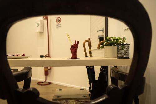 a desk with a shelf with a plant and a mirror at Chez Nunù in Ercolano