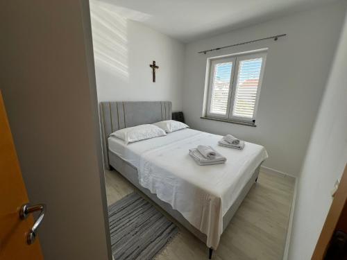 Ένα ή περισσότερα κρεβάτια σε δωμάτιο στο Sasa and Sanja Novalja