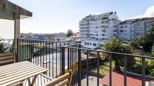 Stylish Duplex with Balcony in Porto by LovelyStay
