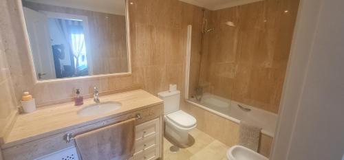 Luxury Two Bedroom Apartment in quiet neighborhood