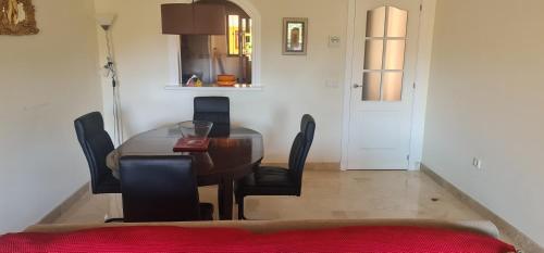 Luxury Two Bedroom Apartment in quiet neighborhood