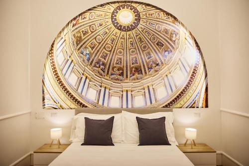 a bedroom with a bed with a large ceiling at Casa di borgo in Rome