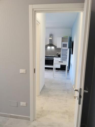 a hallway leading to a kitchen with white walls at Mare e Trabocchi in Fossacesia