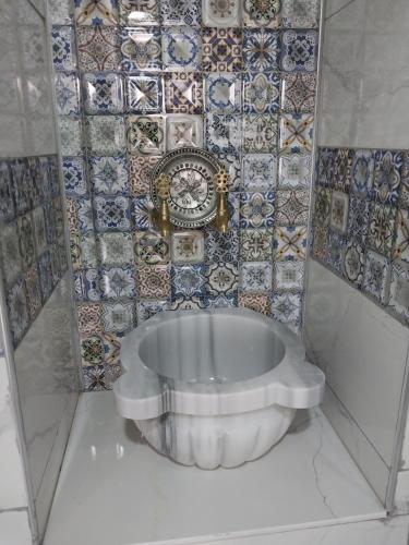 Ένα μπάνιο στο ORPHEUS OTEL-Konak