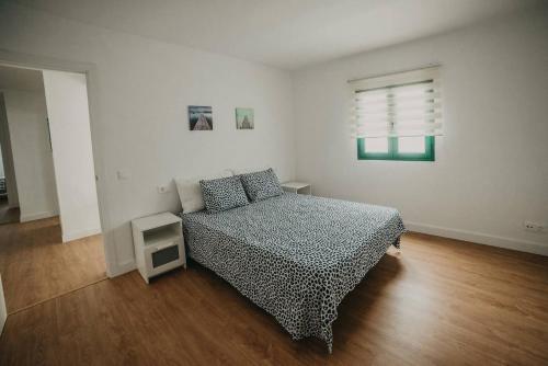 Posteľ alebo postele v izbe v ubytovaní Amplio y cómodo apartamento en La Santa
