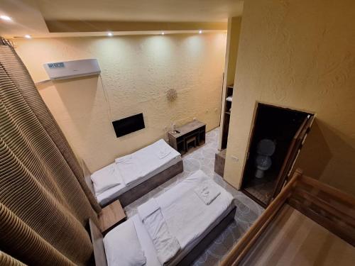 a room with two beds in a room at Li-Yes Qanaqer in Yerevan