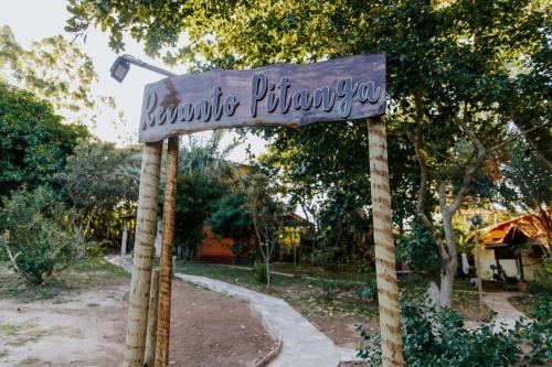 a sign for a botanical garden in a park at Recanto Pitanga in Vale do Capao