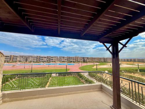 a balcony with a view of a baseball field at شاليه بلومار السخنة blumar wadi degla in Ain Sokhna