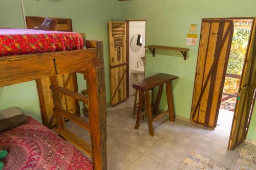 a bedroom with a bunk bed and a table and stool at Recanto Pitanga in Vale do Capao