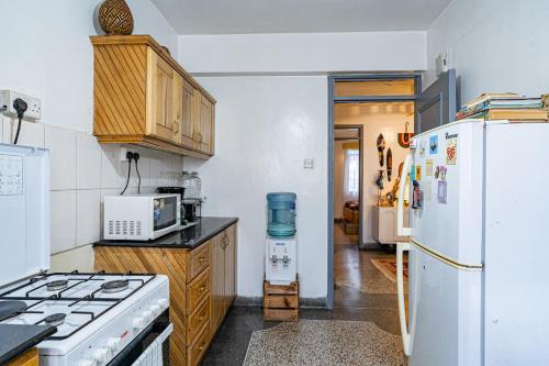 Η κουζίνα ή μικρή κουζίνα στο Kazuri Apartment in Westlands close proximity to Aga Hhan