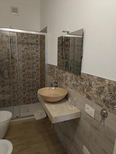a bathroom with a bowl sink and a shower at Bed breakfast L'AMICO in Alghero