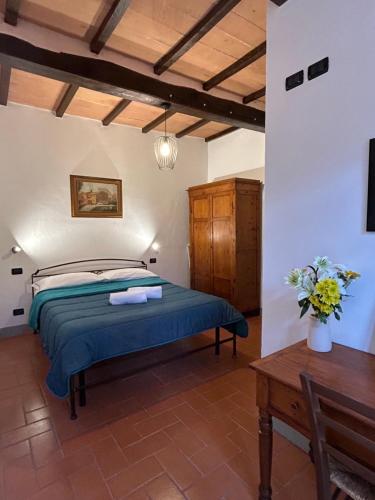 a bedroom with a bed and a table at Villa Mucellena in Casole dʼElsa