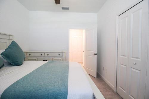 a bedroom with a bed with a blue pillow on it at Serene lakefront pool home in Lorraine Lakes - Coral Paradise in Bradenton