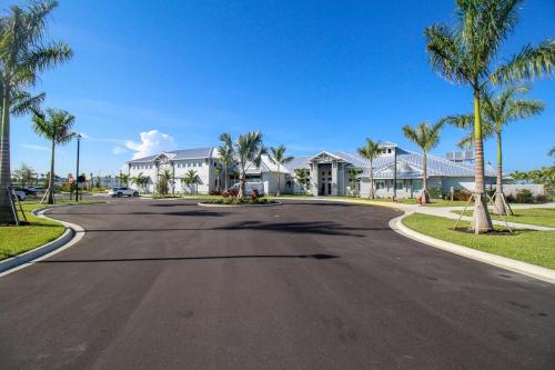 an empty street with houses and palm trees at Serene lakefront pool home in Lorraine Lakes - Coral Paradise in Bradenton