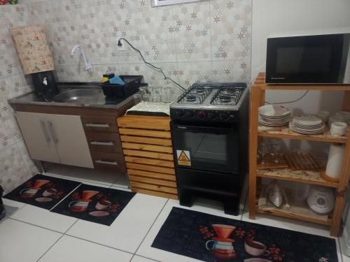 Η κουζίνα ή μικρή κουζίνα στο Aconchego da Kika