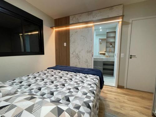 a bedroom with a bed and a bathroom at Loft SUNSET - 8 ANDAR in Dourados