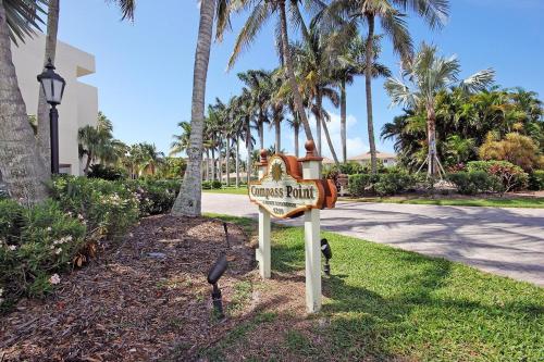 Zahrada ubytování Enjoy Endless Views - Beachfront 2BR Condo On Sanibel Island
