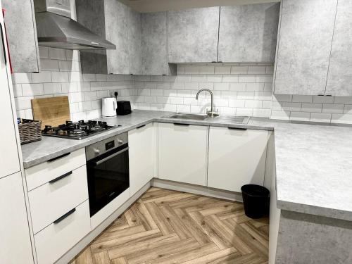 Køkken eller tekøkken på Luxury 2 Bed Apartment in West Midlands