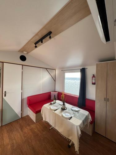 ヴィック・ラ・ガルディオルにあるLe Mobil Home chez Cathy - 6persのギャラリーの写真