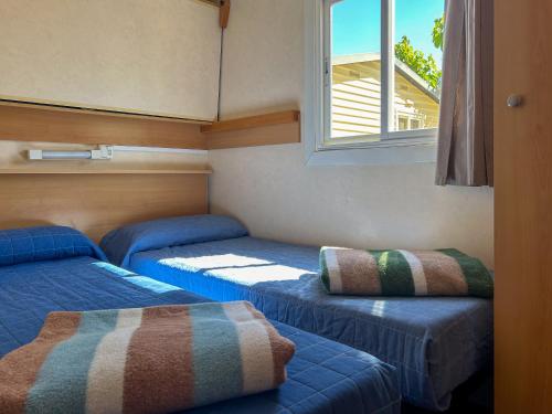 Postel nebo postele na pokoji v ubytování Mediterrani Natura Spa Resort