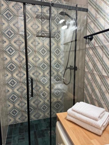 a bathroom with a shower with a glass door at Potęgówka wege Kaszuby in Linia