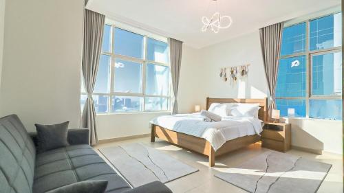 Ένα ή περισσότερα κρεβάτια σε δωμάτιο στο Modern 1BR Scenic View Relax Refresh in Ajman