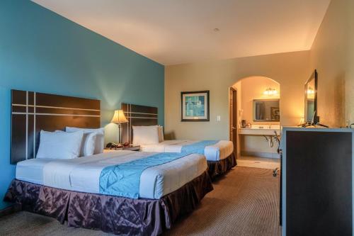 Ένα ή περισσότερα κρεβάτια σε δωμάτιο στο Moulton Inn & Suites By OYO Near Shiner TX