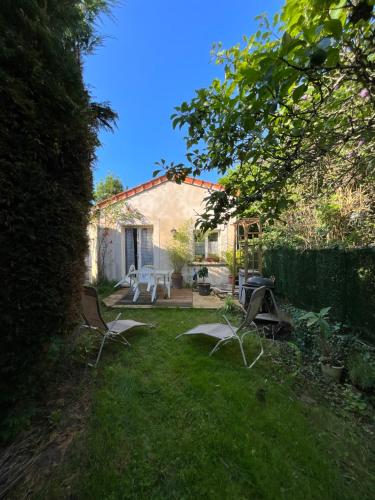 Maison avec petit jardin privatif tout confort