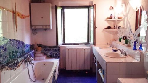 a bathroom with a tub and a sink and a window at Casa Alban in Sorbolongo