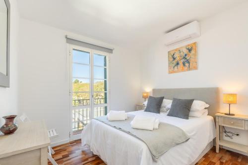 Funchal pad with Harbor Views & cool Aircon Bliss