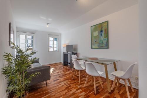 Funchal pad with Harbor Views & cool Aircon Bliss