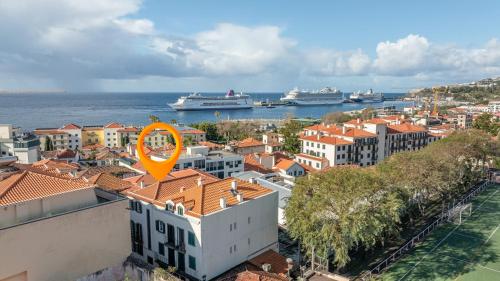 Funchal pad with Harbor Views & cool Aircon Bliss