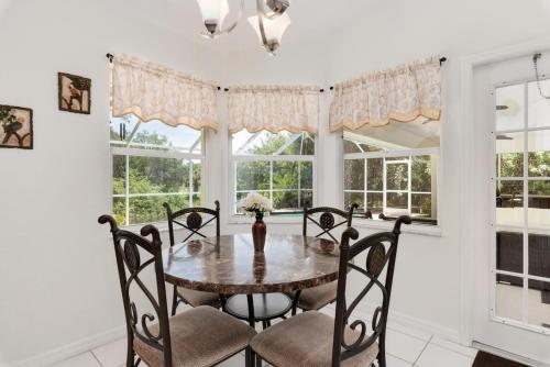 Fotografie z fotogalerie ubytování Spacious 3BR Waterfront Home In Port Charlotte v destinaci Port Charlotte